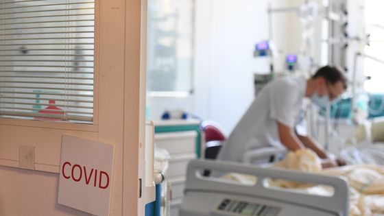 Le CHU d'Angers compte 1 555 lits pour 6 892 personnels hospitaliers ©Maxppp - Josselin Clair