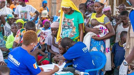 Consultations gratuites pour dépister la lèpre, dans le village de Petit Chantier, en décembre 2021. - Fondation Raoul Follereau