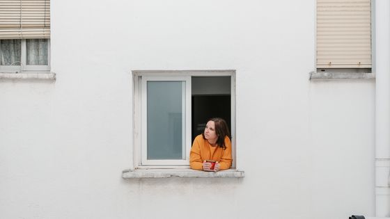 Femme à sa fenêtre - Israel Sebastian