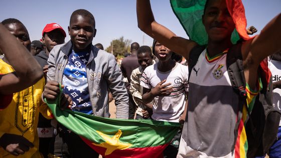 Rassemblement en faveur des putschistes ce lundi 24 janvier 2022 à Ouagadougou, la capitale du Burkina Faso ©AFP - OLYMPIA DE MAISMONT