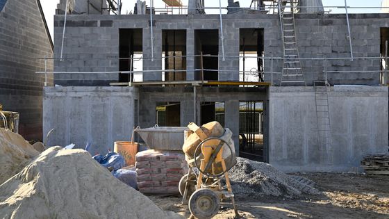Construction d'une maison dans un lotissement à Combourg, Bretagne, France, 2022 ©AFP - Damien MEYER