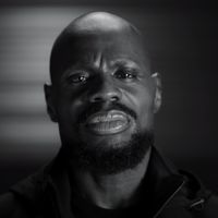 Kery James dans son clip "Le Poète Noir" (Capture YouTube)