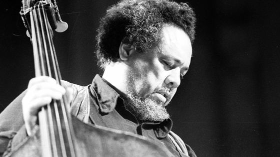 Charlie Mingus photographié dans les années 1970. - Tom Copi/Michael Ochs Archives/Getty Images