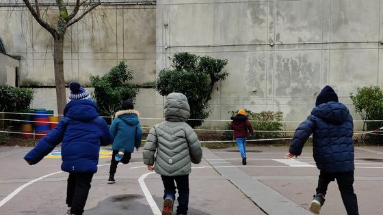 La récréation fait partie des moments clés pendant lesquels les enfants se défoulent à l'école ©Radio France - Justine Leblond