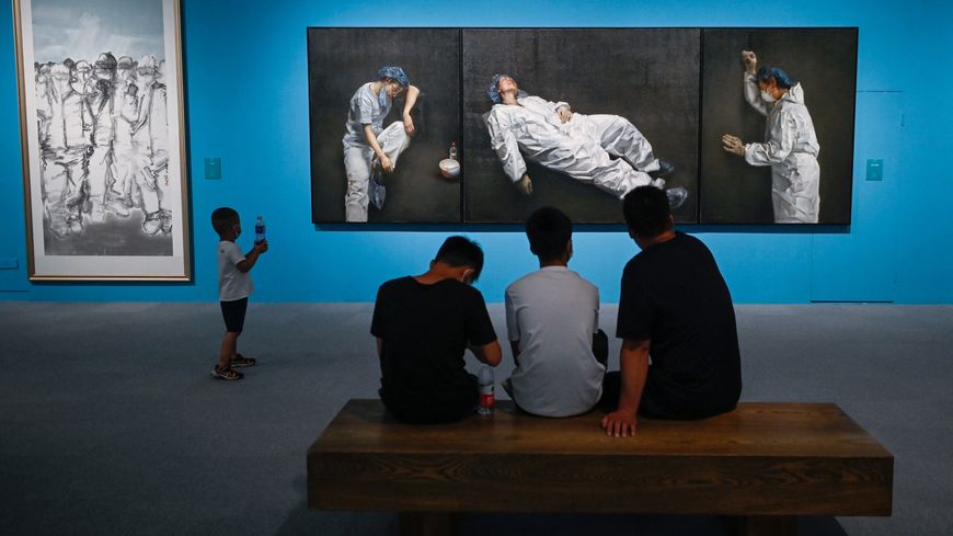 Le triptyque "Éternité et Brièveté" de Pang Maokun, lors de l'exposition "L'Union fait la force" organisée par le Musée national de Chine, à l'été 2020.