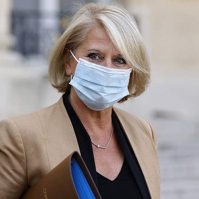 Brigitte Bourguignon, ministre déléguée auprès du ministre des Solidarités et de la Santé, chargée de l'Autonomie, à la sortie de<strong> </strong>Élysée, le 13 octobre 2021.