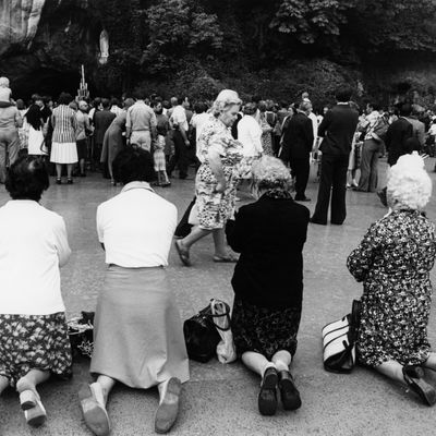 Le sanctuaire de Notre-Dame de Lourdes est l'un des plus importants lieu de pèlerinage de France. Ce tourisme de la foi représente 90% de l'économie de la ville
