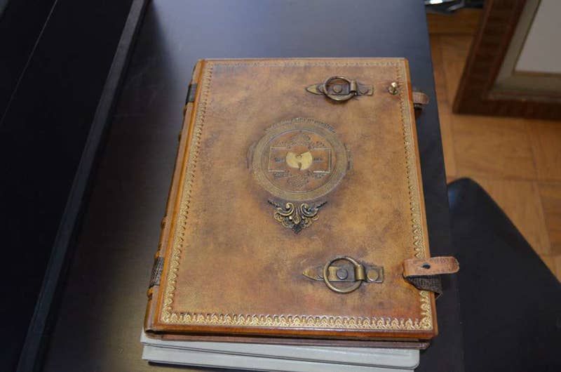 Le livre de paroles de 175 pages relié en cuir