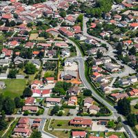 Vue aérienne d’Ambronay, dans l'Ain