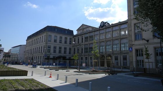 Parvis de l'hôpital de la Croix Rousse à Lyon. - Xavier Caré