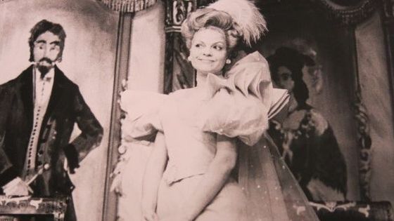 Mars 1969 : La soprano Monique Stiot dans rôle de Pauline "La Vie Parisienne" d'Offenbach - Théâtre Des Célestins à Lyon - Document privé Monique Stiot