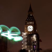 Big Ben, l'énorme cloche de la tour Elizabeth du Parlement britannique, a sonné les traditionnels 12 coups de minuit pour marquer l'entrée dans 2022.