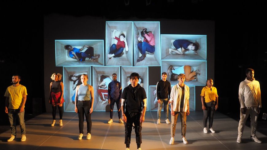Photographie du spectacle "Incandescences" d'Ahmed Madani à la MC93