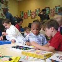 Ecole maternelle de Vitruve, Paris, rentrée scolaire 09/2003 : La prime de scolarisation est favorable aux classes populaires & notamment aux enfants d'immigrés