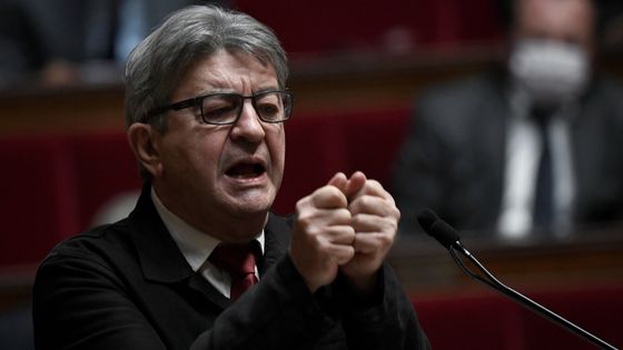 Jean-Luc Mélenchon, leader de La France Insoumise (LFI), à la tribune de l'Assemblée ce lundi 3 janvier 2022 ©AFP - STEPHANE DE SAKUTIN