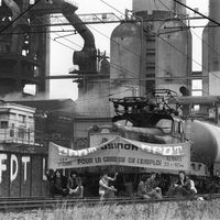 17/05/1977, des grévistes d'Usinor Thionville bloquant la circulation ferroviaire