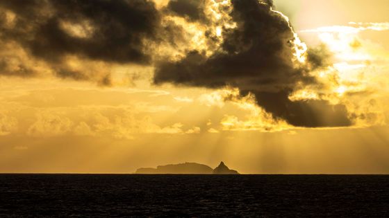 Les iles de Tonga avec la fumée s'échappant du volcan Hunga Tonga-Hunga Ha’apai. ©AFP - Petty Officer Chris Weissenborn