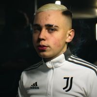 Kanoé dans le clip "Hiver"