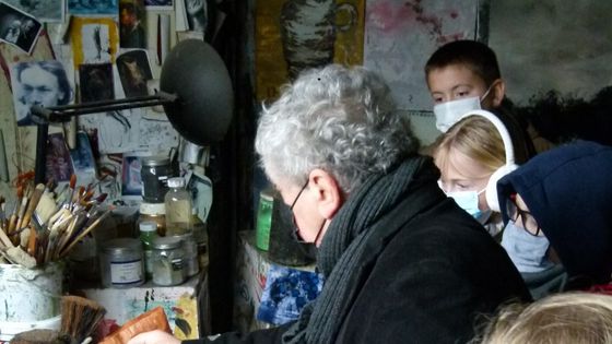 Classe de CM2 dans l’atelier du peintre Jean-Gilles Badaire - Domaine national de Chambord
