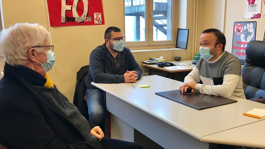 Maxime Lebigot et Fréderic Marié, secrétaire général et secrétaire adjoint de Force Ouvrière au centre hospitalier de Laval.