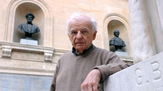 Yves Bonnefoy au Collège de France en 2001 ©AFP - ERIC FEFERBERG