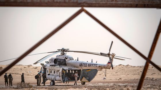 Un hélicoptère de la Mission de l'ONU pour le referendum au Sahara Occidental en novembre 2020. ©AFP - Fadel SENNA