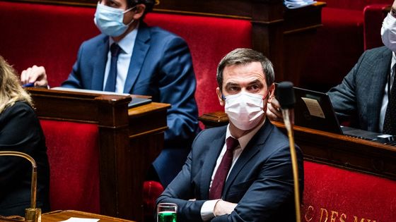 Le ministre de la Santé Olivier Véran à l'Assemblée, lors de la séance publique pour l'examen du projet de loi qui transforme le pass sanitaire en pass vaccinal ©AFP - XOSE BOUZAS / HANS LUCAS / HANS LUCAS VIA AFP