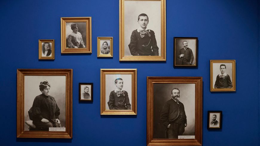 Photos de la famille Proust au Musée Marcel Proust - Maison de Tante Léonie, en juillet 2021.