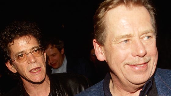 Le musicien Lou Reed et le président de la République tchèque Václav Havel en 1999 ©Getty - Timothy Fadek/Sygma