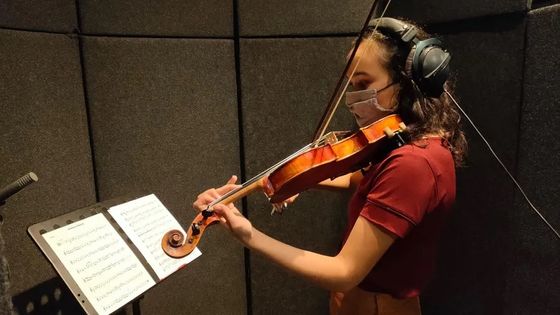 CIRM de Nice: la violoniste Anaïs Tran Ngoc joue "Le Tour du Monde en Réalité Mixte" de Romina Romay - Capture d'écran - page Facebook du CIRM