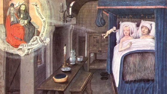 La Sainte Trinité envoie un bébé à un couple dans un lit, enluminure, XIV-XVe siècle ©Getty - Apic