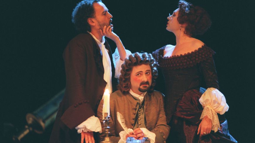 Une représentation de la pièce de Molière, "Les Femmes Savantes".