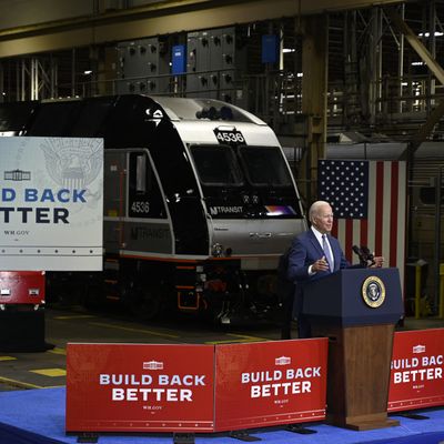 Joe Biden lors d’un évènement pour promouvoir le plan Build Back Better à Kearny le 25 octobre 2021.