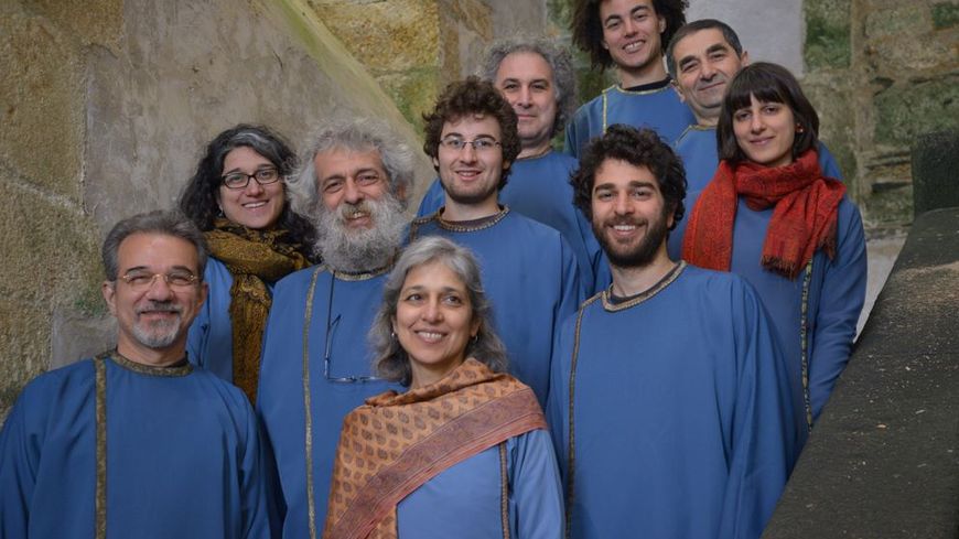 Le chœur Akn, sous la direction d'Aram Kerovpyan