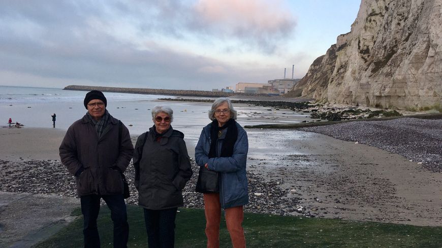 Richard Kobylarz, Françoise Kobylarz et Claudine Hugon militent pour la sortie du nucléaire.