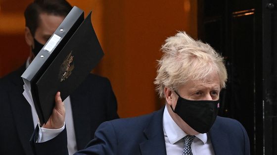 Boris Johnson quittant le 10 Downing Street à Londres le 25 janvier 2022. ©AFP - Daniel LEAL