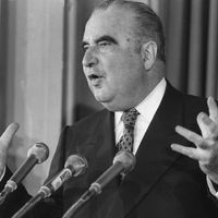 le président Georges Pompidou s'adresse aux journalistes le 24 janvier 1974 lors d'une conférence de presse à Poitiers.