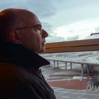 Bernard Cazeneuve face au port de Calais, le 3 novembre 2014