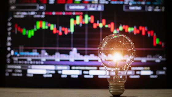 20 ans après la libéralisation de l'électricité, les prix flambent. Des Etats dépensent des milliards pour réduire la facture des usagers.L'occasion d'un bilan? ©Getty - krisanapong detraphiphat