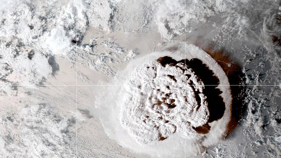 Image satellite du 15 janvier 2022 de l’éruption du volcan Hunga-Tonga-Hunga-Haa'pai aux îles Tonga ©AFP - HANDOUT / NASA/NOAA