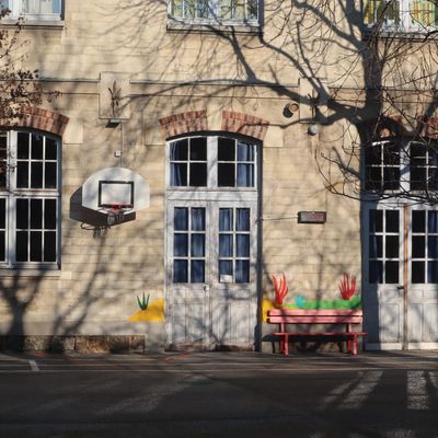 Cour de l'école élémentaire publique Riblette, située dans le 20ème arrondissement de Paris
