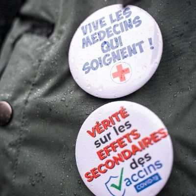 Dans une manifestation contre le pass vaccinal à Paris, le 8 janvier 2022.