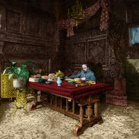 L'écrivain Emile Zola (1840-1902), à son bureau