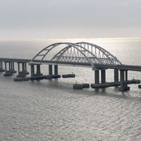 Le pont de Crimée qui enjambe le détroit de Kertch qui relie la mer d'Azov et la mer Noire