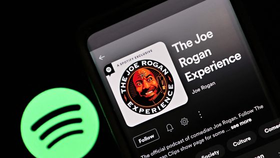 The Joe Rogan Experience, le podcast au coeur de la polémique présenté par Joe Rogan. ©AFP - Cindy Ord