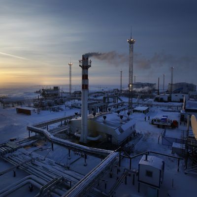 Installation industrielle russe, exploitant des gisements de pétrole et de gaz, située dans la ligne côtière Golfe de l'Ob, le 18 février 2015