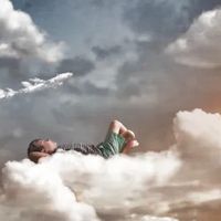 Composition digitale, un enfant couché sur un nuage regard un nuage en forme d'avion