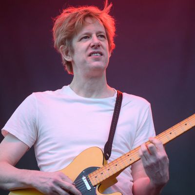 Le groupe Spoon, en concert, à Doheny State Beach le 25 septembre 2021 à Dana point, Californie.