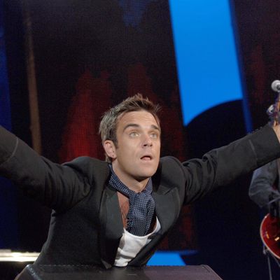Le chanteur Robbie Williams en concert le 2 juillet 2005 à Londres.