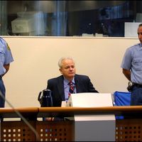 Slobodan Milosevic, ex président de la fédération de Yougoslavie, premier chef d'État traduit devant la justice internationale pour crimes commis pendant l’exercice de ses fonctions (La Haye, 2002)